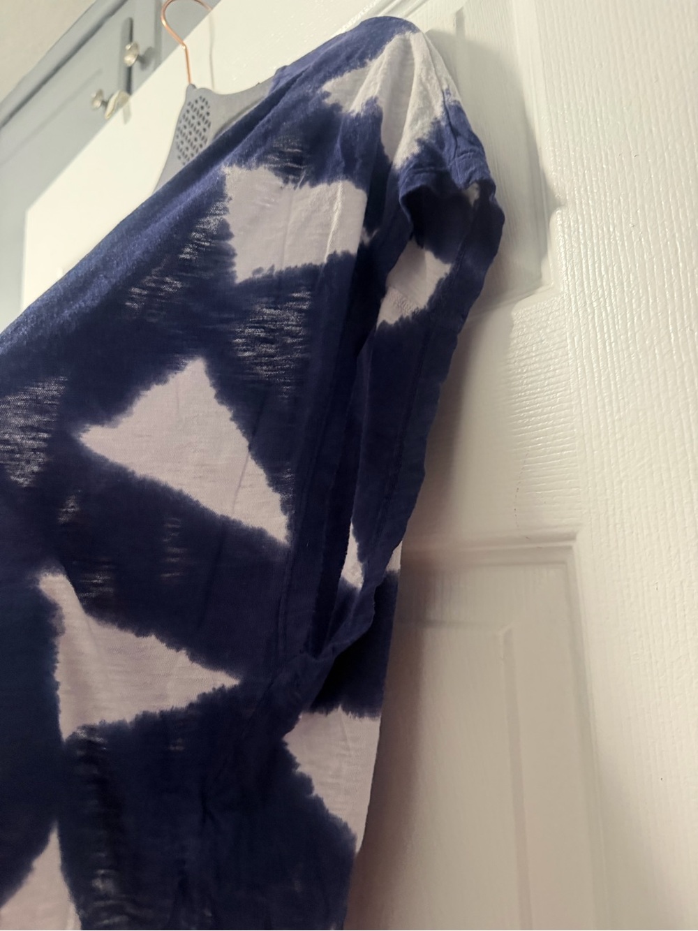 Splendid Women’s Medium Navy White Shibori Tie Dye V Neck Top Made in USA - Picture 10 of 11
